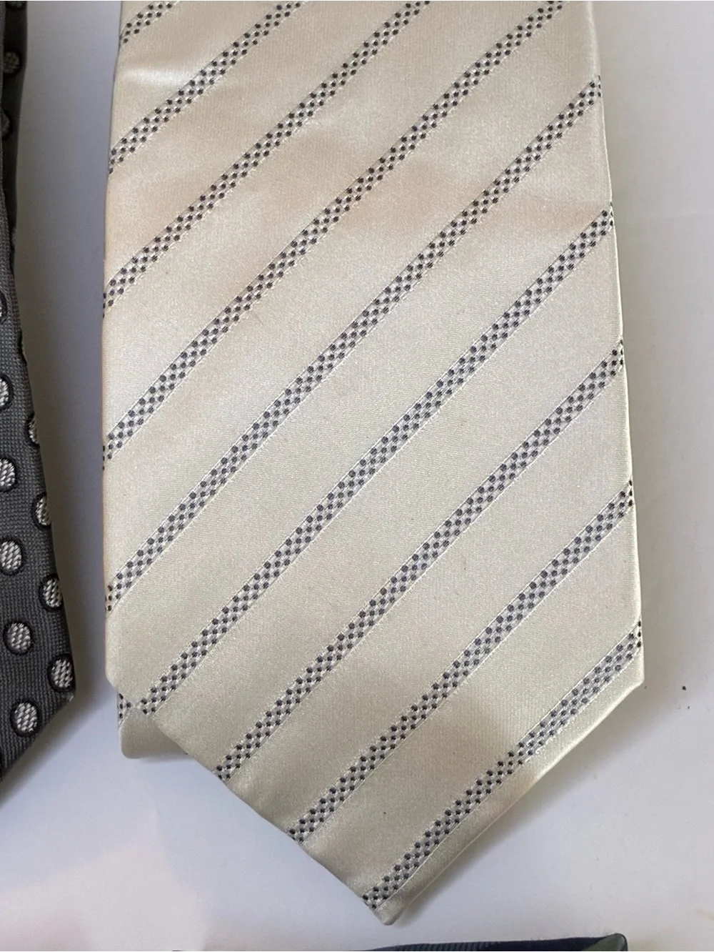 7- BCBG 100% Silk Men’s Neckties 3 MAXAZRIA & 4 ATTITUDE good condition 58”-61”